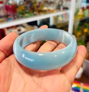 Vòng tay đá mắt mèo xanh dương 2 sen bản cối mang lại May mắn hạnh phúc cho nữ.