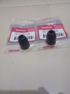 karet tutup baut spion cb 150r k15G cb 150r k15M cb 150r k15P cb 150x scoopy esp k16R scoopy esp k16G sonic 150r k56 tiger revo kcj megapro f1 original honda sepasang 88113KCJ660