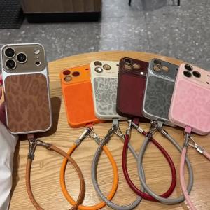 Ốp Điện Thoại Da Cao Cấp Họa Tiết Da Báo Kèm Dây Đeo Tay Cho iPhone 18/17/16/15/14 Pro Max Bảo Vệ Toàn Diện Ống Kính