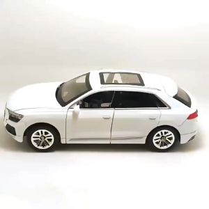 Diecast Chezhi Audi Q8 Quattro (SUV style) skala 1:24