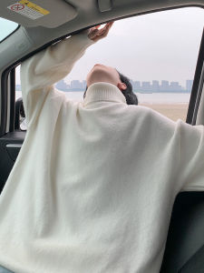 เสื้อสเวตเตอร์คอตั้งสีขาวหลวมๆ สำหรับผู้ชาย ฤดูใบไม้ร่วง/ฤดูหนาว เสื้อชั้นในถักแบบสวมหัว ทรงหลวมๆ สำหรับผู้ชาย แฟชั่นสุดเท่