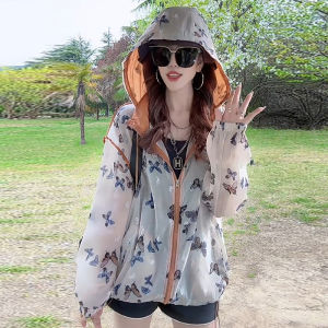 เสื้อแจ็คเก็ตกันแดดลายดอกไม้ไซส์ใหญ่สำหรับผู้หญิง ฤดูร้อนปี 2025 แจ็คเก็ตสั้นมีฮู้ดแบบลำลองสำหรับกลางแจ้ง เสื้อคลุมกันหนาวแบบลำลองสำหรับผู้หญิง