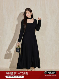 Elegant Neck-Strap Knit Waist-Shaping Black Dress