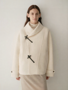 INSIS FEMME | Woolen Beret Collar Angled Placket Horn Button Short Tweed Coat