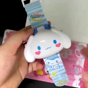 Đồng hồ gấu dâu kuromi siêu nhân spiderman đeo tay đồng hồ điện tử chiếu hình 3D dễ thương đáng yêu đồ chơi cho bé