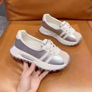 2024 mùa hè mới của phụ nữ thời trang có đế mềm Giày thể thao đơn giản