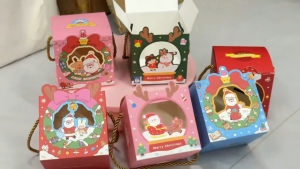 กล่องของขวัญ คริสมาสต์ มีฝาปิด แบบเชือกหิ้ว เริสสุด ใส่ขนม ช๊อกโกแลต แอปเปิ้ล กระดาษหนา ไม่บาง พร้อมส่ง