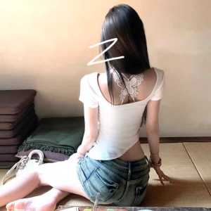 Áo Thun Nữ Màu Đen Ôm Vừa Vặn Tay Ngắn Mùa Hè Cổ Vuông Tay Ngắn Quần Áo Công Sở Phong Cách Hàn Quốc Chất Liệu Polyester