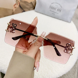 Large Square Frame Slim Sunglasses New Cut-Edged DS-90220 Trendy Eyewear for Fashionable Protection