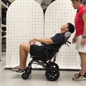 ViN-Q19 Travel Recliner Pushchair Flip-up Armrest & Footrest Adjustable Headrest Cabin Approved Size