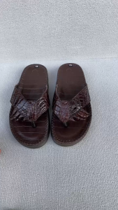 Dép xỏ ngón nam da cá sấu có móng  đế cao 3cm Trường Hải DSN230Đ