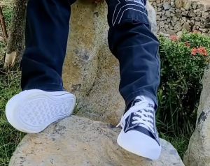 sepatu nb hitam putih pendek sekolah SD/SMP/SMA