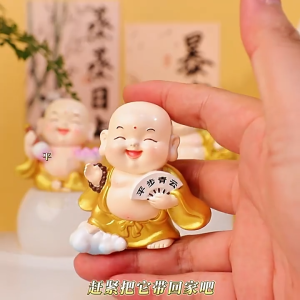 Mô hình phật Di lặc áo vàng cầu tài lộc may mắn trang trí góc làm việc xe hơi tủ sách bàn trà
