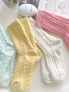 ถุงเท้าบุขนแกะหนาแบบครึ่งแข้งสำหรับผู้หญิงในฤดูหนาว ถุงเท้านอนแบบสวมหัวสีพื้น ถุงเท้าบุขนแกะสำหรับผู้หญิง