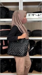 Peonia PNA HYEMI Tote Bag Tas Besar Wanita Resleting Model Terbaru Selempang Bahu Kantor Kerja Sekolah Kuliah Outdoor Trendy Fashion Style Travel Haji Umroh Casual Perempuan Cewek