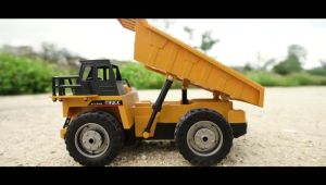 HENGJIAN MAINAN ENGINEERING RC KONSTRUKSI TRUCK DUMP ANGKUT PASIR DUMPTRUCK REMOTE CONTROL 2.4GHZ 4WD 1:24 806