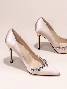 รองเท้าส้นสูงสีเปล่า MK&DK สำหรับผู้หญิง ทรงหัวแหลม ส้นบาง รองเท้าแต่งงานสไตล์ฝรั่งเศส รองเท้าแต่งงาน รองเท้าแฟชั่นฤดูใบไม้ร่วง