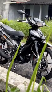 STRIPING STICKER LIS LES POLET yamaha fizr f1zr fiz r milenium hitam silver stiker kualitas terbaik termurah Mahkota Stiker