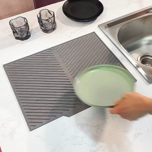 Sink Water Splash Guard Washing Baffle Kitchen Countertop Water Protector Splash-proof Silicone Board