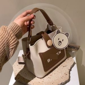 กระเป๋าสะพายข้างผู้หญิงแบบสะพายไหล่สุดเทรนด์ กระเป๋าถือทรงถัง กระเป๋าหนัง PU คุณภาพสูง สไตล์เกาหลี ซิปปิด