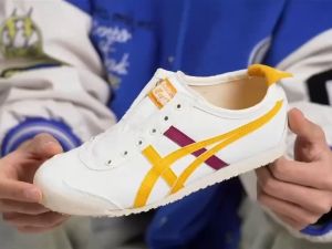 2024 Original Tiger Shoes Mexico 66 Comfortable Breathable casual shoes Canvas Shoes Mens Shoes Womens shoes Board shoes Non-slip sneakers Couple shoes White/yellow red