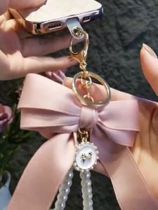 Creative Bowknot Pearl Chain Keychain Womens Fashion Bag Pendant Car Keychain Personalized Ribbon Pearl Bow Wristlet for Women Colorful for Her Cute Bracelet for Woman Accessories