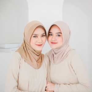 JILBAB VOLLY HIJAB OLAHRAGA KERUDUNG CLEIMIRA BERGO SPORT HIJAB INSTAN KERUDUNG OLAHRAGA HIJAB BERGO INSTAN JILBAB VOLI VOLLY JILBAB FUTSAL BULU TANGKIS POLOS ORIGINAL PET ANTEM