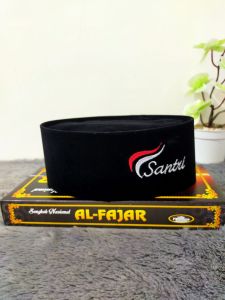 songkok peci hitam logo santri merah putih