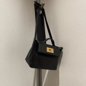 ทันสมัย ความจุขนาดใหญ่ หนัง Kelly Bag Lock Buckle Single Shoulder Crossbody Double Shoulder ลำลอง ผู้หญิง Bag อินเทรนด์