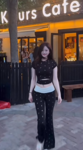 เซ็ต2ชิ้น เสื้อยืดคอกลมแขนสั้น สีพื้น ขายเสื้อแต่งเว้าด้านซ้าย กางเกงเอวยางยืดขาม้า พับเอวได้ พิมพ์ลายโบว์ ผ้าโพลิเอสเตอร์ นุ่ม ใส่สบาย ชุดไปทะเล #2103