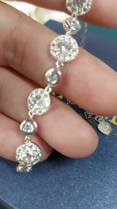 Lắc nữ dây công chất liệu bạc 4 viên xoàn tròn lớn xen kẽ 5 viên tròn nhỏ có chấu bao sang trọng | Hoa Minh Gem