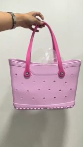 Tote Bag Croc กระเป๋ายาง มี 6 สี ใบใหญ่ จุของได้เยอะมาก ใส่ไอแพด ใส่แฟ้มได้ 13*10 Inch มีjibbitz ให้ AMA144