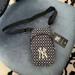 MLB NY MONOGRAM POCKET BAG / SHOULDER BAG / SLING BAG / TAS MLB / TAS SELEMPANG WANITA / TAS SELEMPANG PRIA KEKINIAN