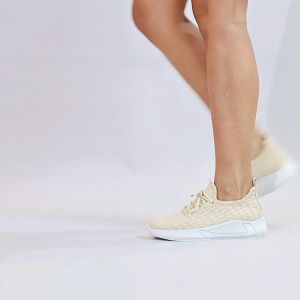 Dr. Kevin Sepatu Olahraga Sport Wanita Sneakers Flyknit Tali 589-063