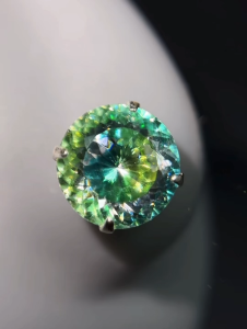 ไทเทเนียมG23แป้นแบนต่างหูเพชรเม็ดใหญ่CZหลายเหลี่ยมสีเขียวน้ำเงินรุ้งแวววาวระยิบระยับมรกตไพลินไม่แพ้