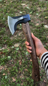 KAISER ขวาน เหล็กกล้าคาร์บอนสูง ขวานกลางแจ้ง เหล็กเส้นหนา ตัดกระดูกวัวและแยกฟืน คม ทนทาน พกพา ตั้งแคมป์