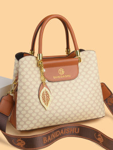 Large Capacity Womens Bag Versatile Crossbody Shoulder Handbag for Travel Commuting Shopping Stylish Design Handbag