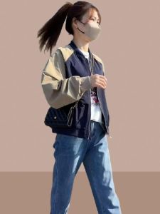 เสื้อแจ็คเก็ตเบสบอลสั้นสำหรับผู้หญิง ฤดูใบไม้ผลิและฤดูใบไม้ร่วง 2025 แจ็คเก็ตสีบล็อกสุดเก๋ ทรงเข้ารูป แขนยาว ปกติ