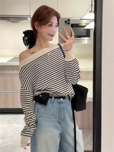 เสื้อสเวตเตอร์คอกลมแขนยาวผู้หญิงสไตล์เกาหลีฤดูใบไม้ร่วงปี 2025 ทรงหลวม แขนยาว ลายทางสีดำและขาว เสื้อผ้าทำงานสำหรับผู้หญิง