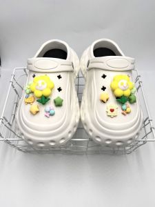 12ชิ้น/เซ็ต Crocs Jibbilz อุปกรณ์รองเท้ามีเสน่ห์หัวเข็มขัดรองเท้าตกแต่งดอกทานตะวันสีเหลือง3มิติสำหรับ Crocs