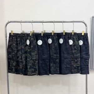 กางเกงขาสั้นฤดูร้อนของผู้ชายลำลองระบายอากาศผ้าหนาหลวมกีฬาสวมใส่ด้านนอกอินเทรนด์กางเกงขาสั้นชายหาดผู้ชายสีดำ