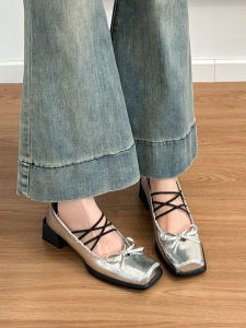 รองเท้าส้นสูงหัวเหลี่ยมสไตล์ฝรั่งเศสแบบย้อนยุคสำหรับผู้หญิง รองเท้าส้นหนาแบบผูกโบว์ รองเท้า Mary Janes หนังแท้ ทรงหัวมน รองเท้าแฟชั่น