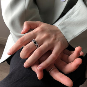 OR🧸 Aksesoris Perhiasan Korea Cincin Pria dan Wanita Desain Hati Hitam Cincin Sepeda Motor Pribadi Retro Hip Hop Cincin Keren Sederhana Harga Promosi  COD