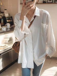 เสื้อเชิ้ตผู้หญิงทรงหลวมสไตล์ฮ่องกงบางเฉียบ แขนยาว คอวี สีพื้น แฟชั่นฤดูร้อน 2024 สำหรับผู้หญิงวัย 18-24 ปี