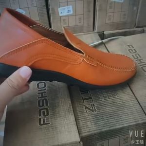 Fashion Lightweight Mens Casual Shoes Breathable Black Soft Leather Mens Slip on Shoes Outdoor Anti-slip Walking Loafers