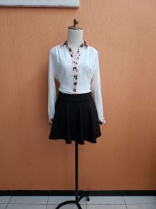 atasan kemeja wanita putih SPICYCOLOR cewek M L lengan panjang kerja kuliah motif leopard