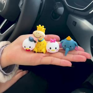 Perhiasan kereta   kartun doll Mickey  hiasan kereta (2024) a baru hiasan dalaman bekalan Daquan comel kereta dalaman pusat konsol wanita
