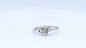 Lucky Gems แหวนเงินแท้ 925 เพชร CZ ชุบโรเดียม แหวนดอกไม้ บ่าคู่ LKM673