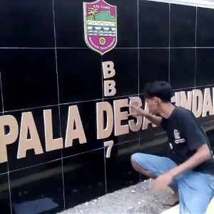 HURUP TIMBUL AKRILIK dan SPON