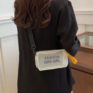 QNQN เทศกาลสงกรานต์สุภาพสตรีตัวอักษรเรเดียมไหล่ข้างหนึ่งกระเป๋าสะพาย กระเป๋าสี่เหลี่ยมขนาดเล็กแฟชั่นสบาย ๆ กระเป๋าสะพายขนาดเล็กน้ำหนักเบาพกพาวันหยุดเดินทางกระเป๋าสะพายไหล่เอียง